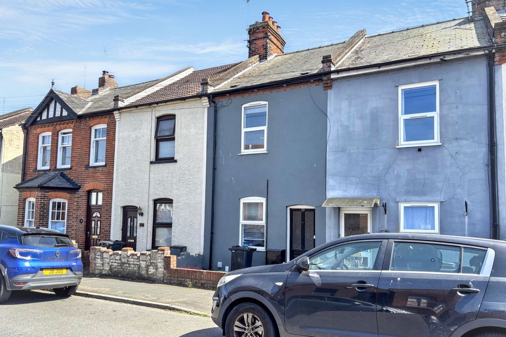 Property photo 2 of 17 29 Garland Road, Harwich, Essex, Co12 4Pb