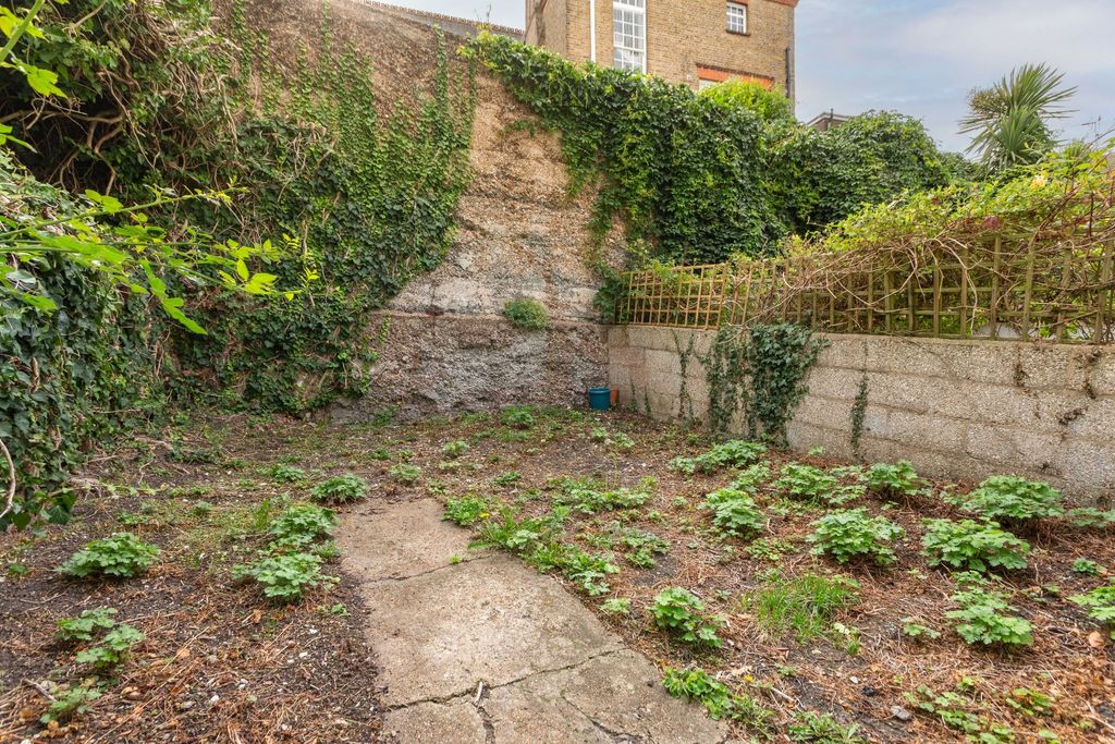 Property photo 3 of 12