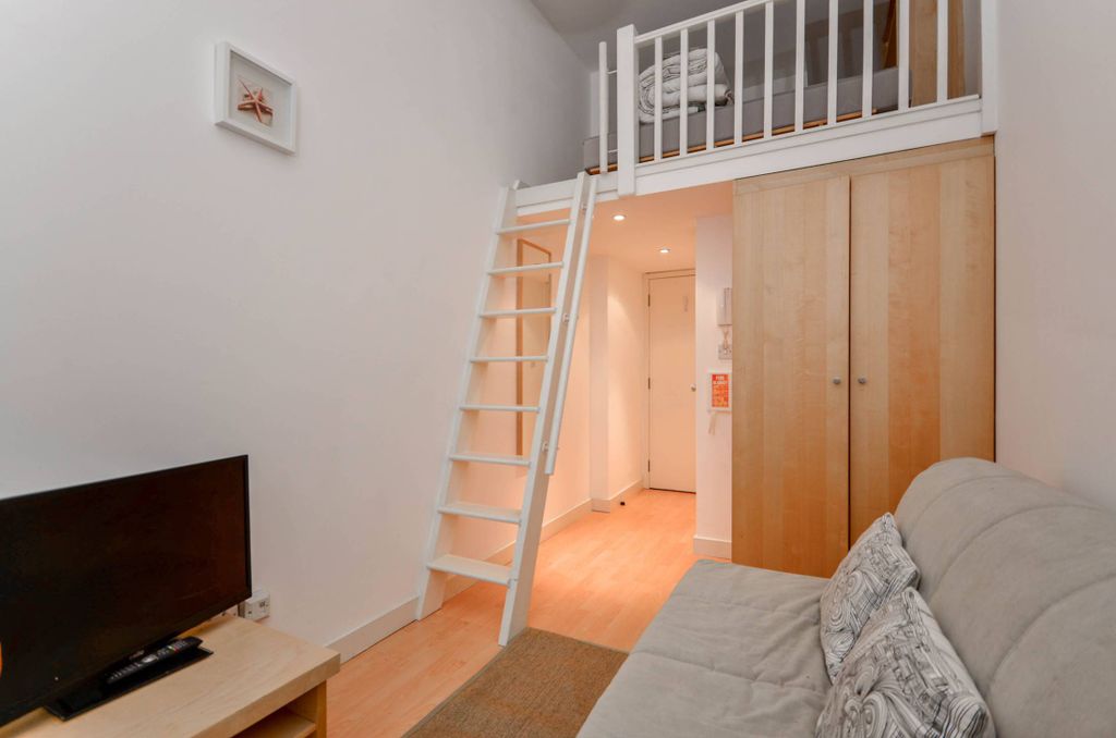 Property photo 3 of 8