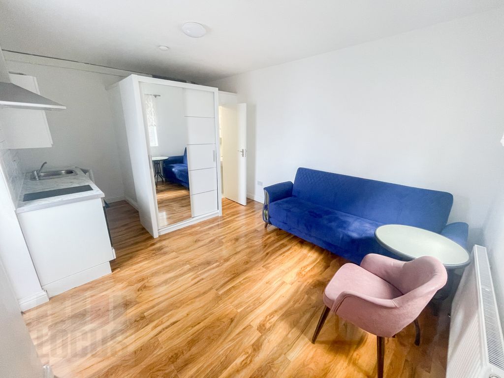 Property photo 1 of 3 Photo 4