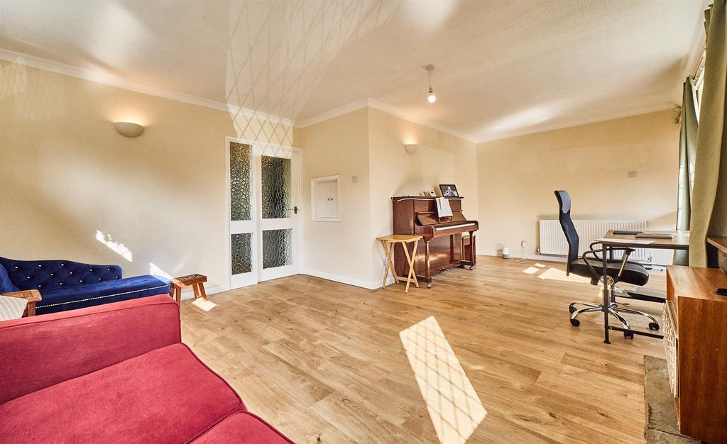 Property photo 3 of 9 'l' Shaped Lounge Dining Room To Front