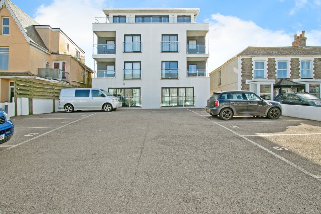 Property photo 1 of 17 Front