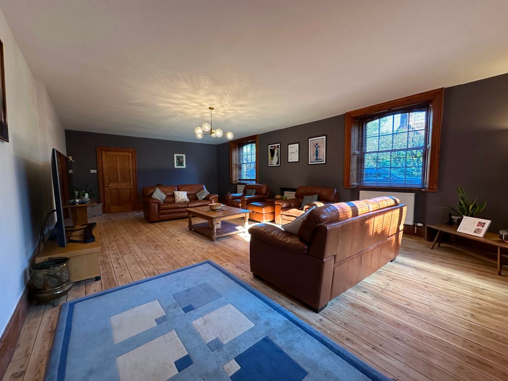 Property photo 3 of 36