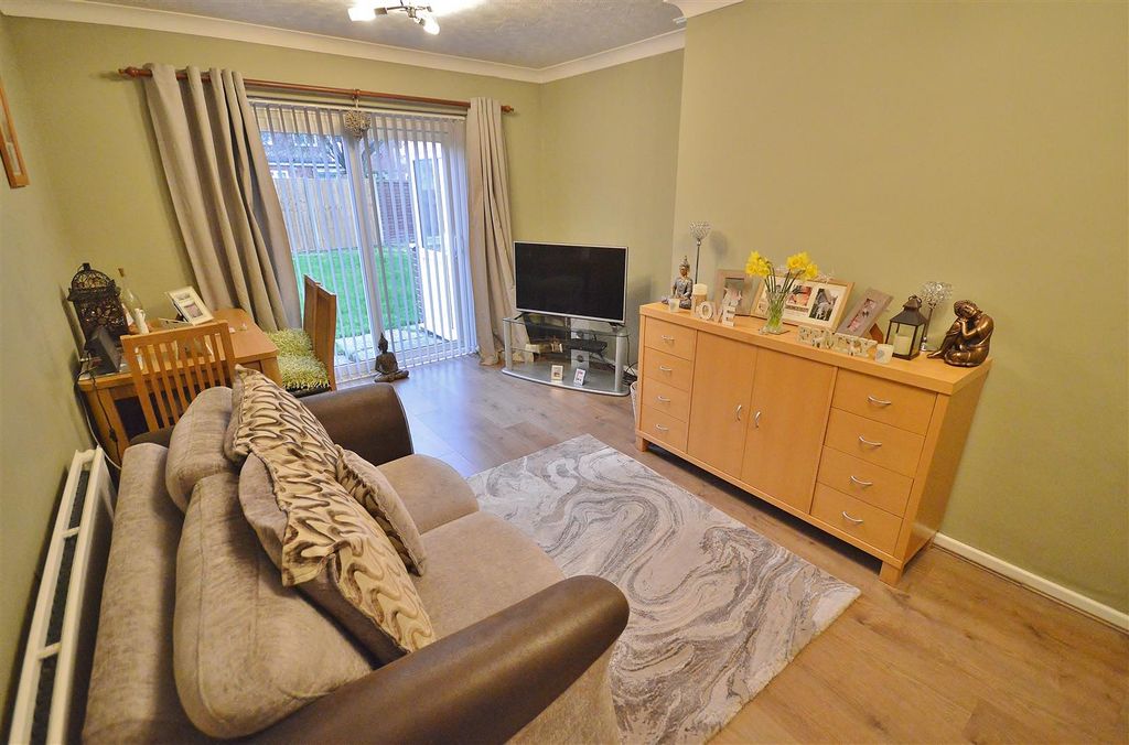 Property photo 3 of 9 Lounge