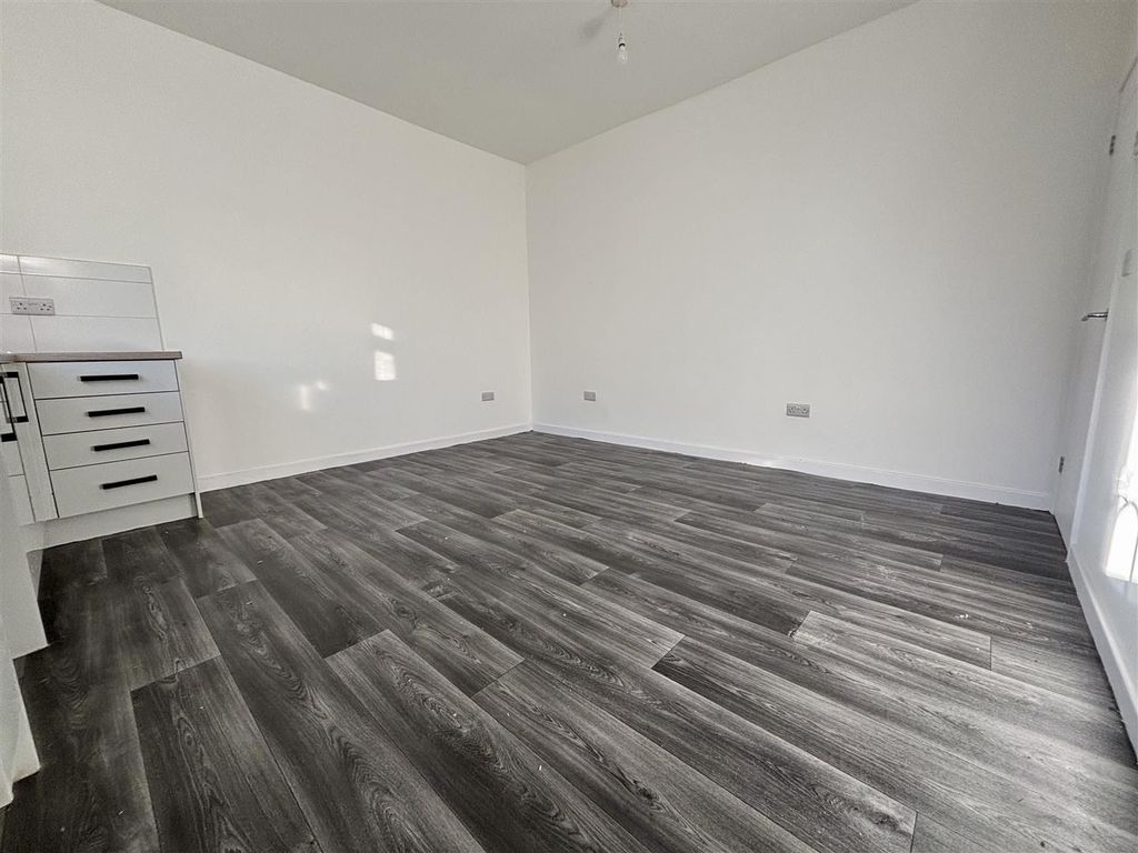Property photo 3 of 10 Living Room: