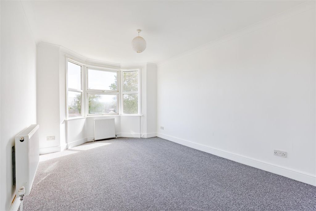Property photo 2 of 8 Studio