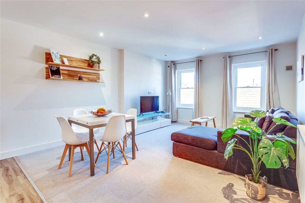 Property photo 2 of 13 Living Space