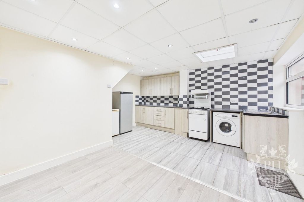 Property photo 3 of 6 Cam01415G0-Pr0468-Still004.Jpg