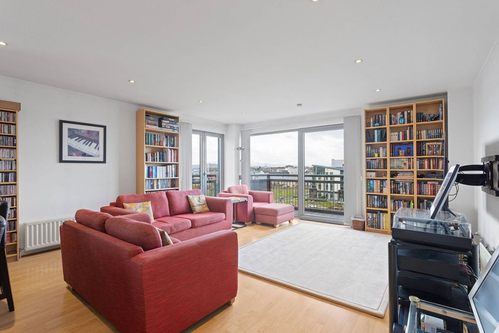 Property photo 2 of 23