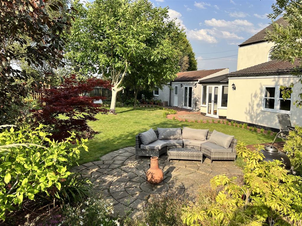 Property photo 3 of 25