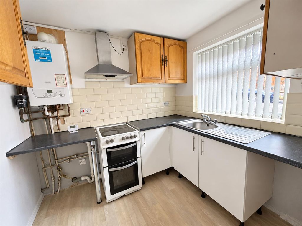 Property photo 3 of 6 Kitchen