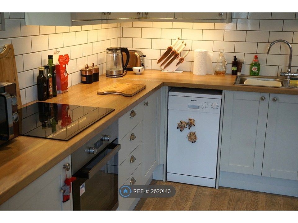 Property photo 3 of 19 Kitchen