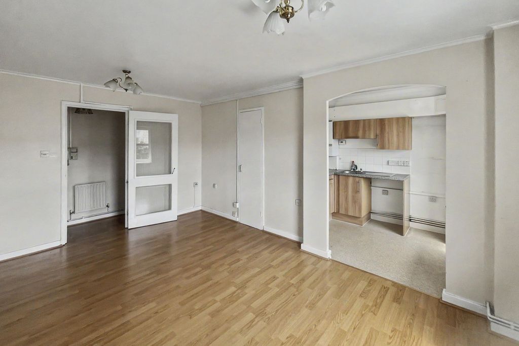Property photo 3 of 11 Flat G, Beaumont House, 103 Fernhead Road, London, W9 3Eb
