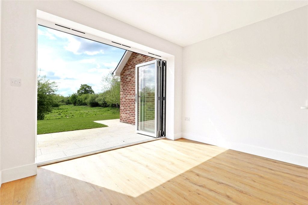 Property photo 2 of 27 Picture No. 36