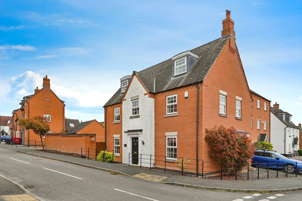 Property photo 1 of 18 Front