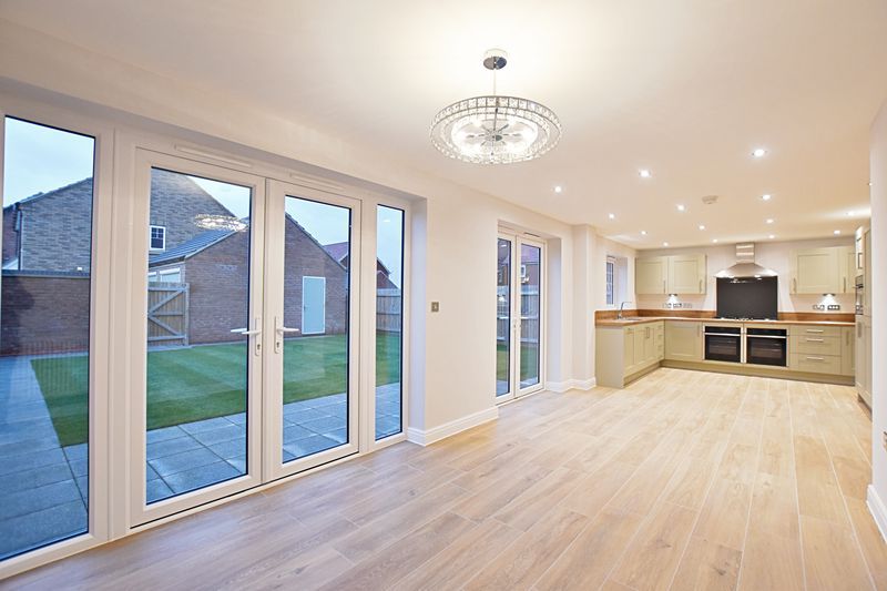 Property photo 3 of 28 Photo 23