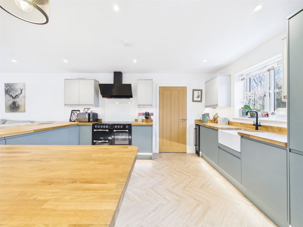 Property photo 3 of 23 Picture No. 14