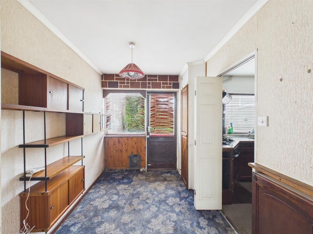 Property photo 3 of 14 3 - 3 Bed Terraced House With Garage.Jpg