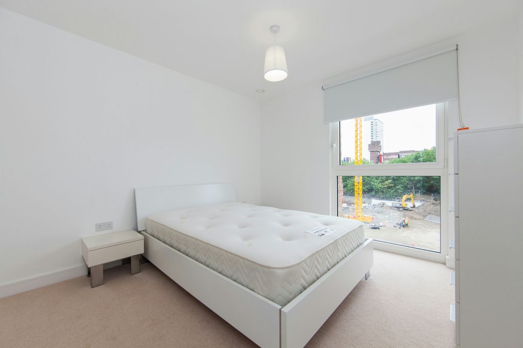 Property photo 3 of 6 Bedroom