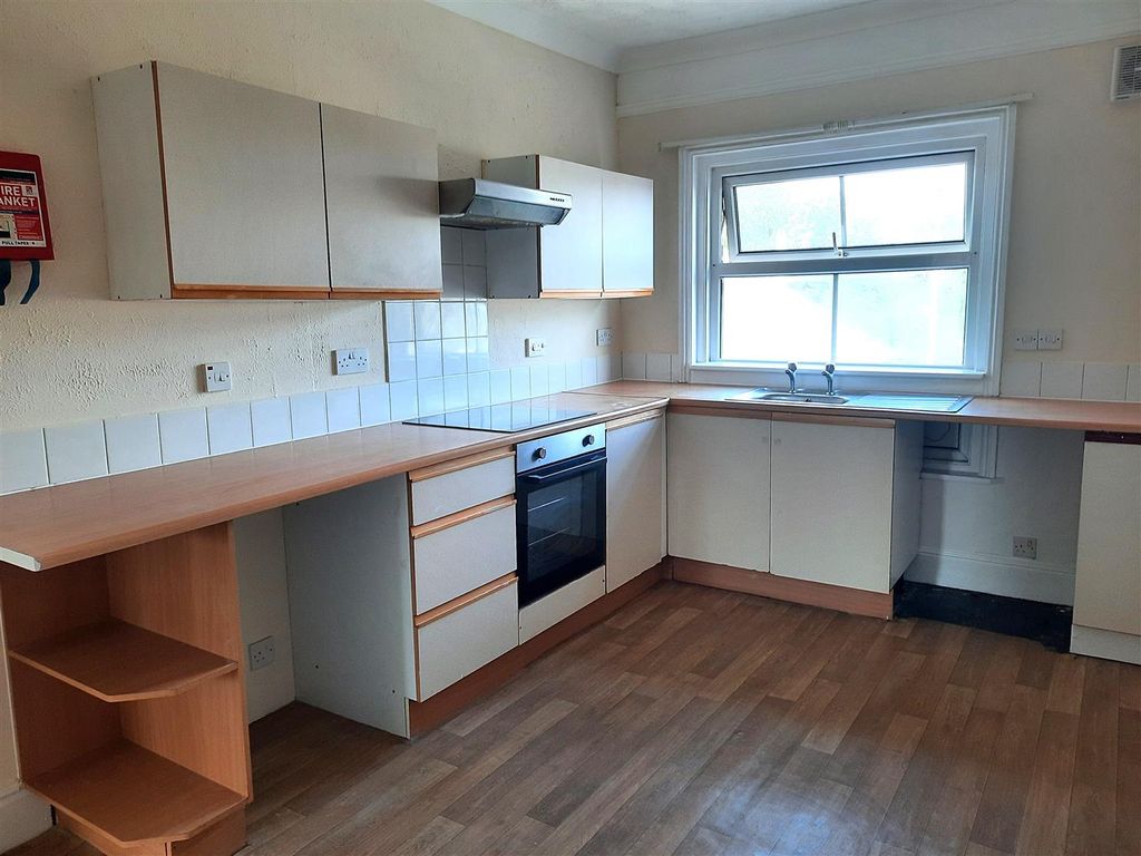 Property photo 3 of 7 Kitchen
