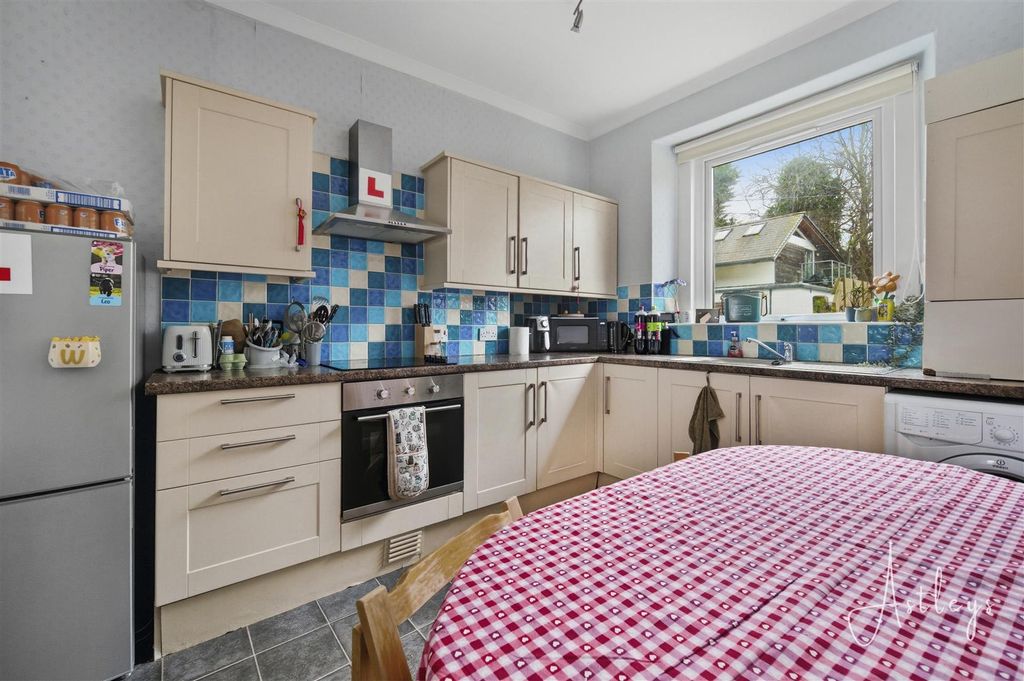 Property photo 3 of 19 Kitchen/Dining Room