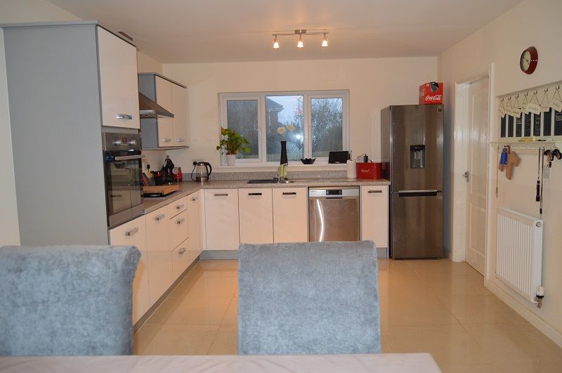 Property photo 3 of 8 Kitchen