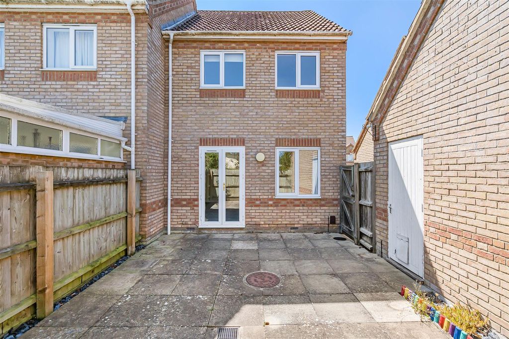 Property photo 3 of 17 21_88224.Jpg
