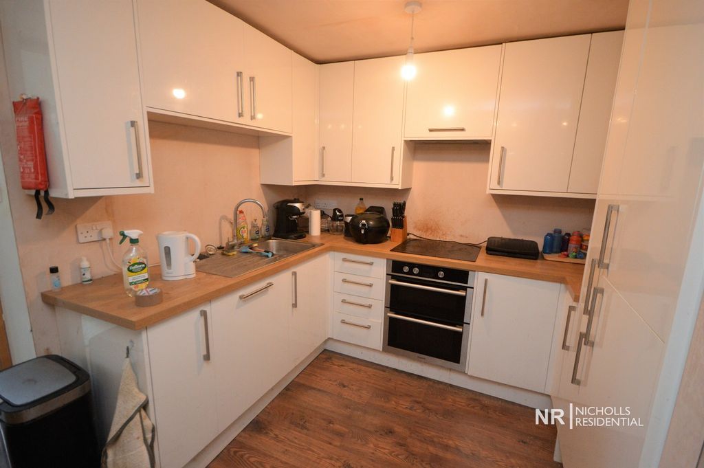 Property photo 3 of 14 Kitchen