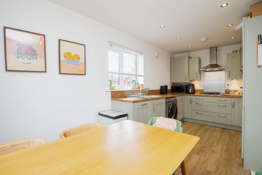 Property photo 3 of 15 Kitchen Diner