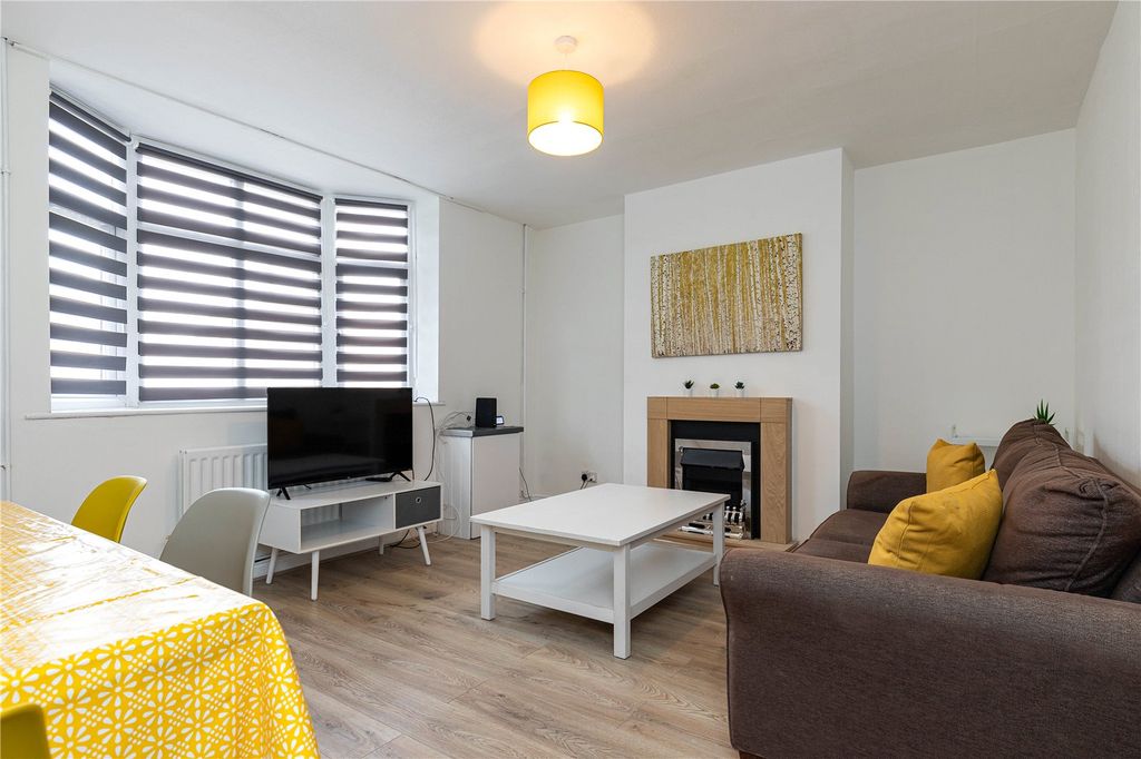 Property photo 3 of 9 Lounge/Diner