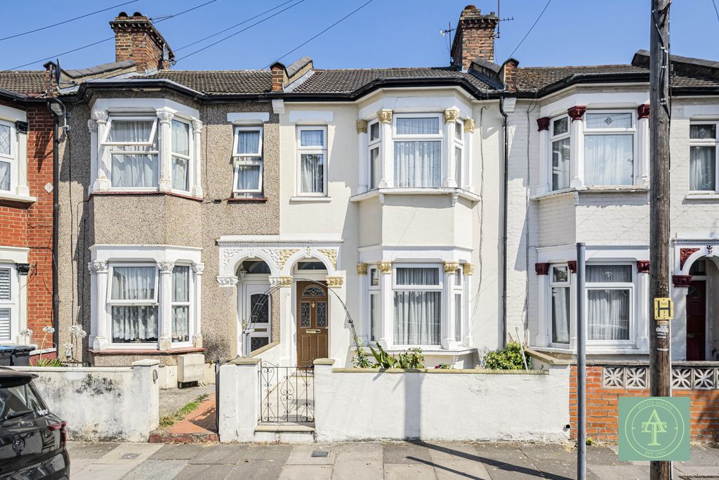 Property photo 1 of 22 Three Bedroom Terraced House For Sale