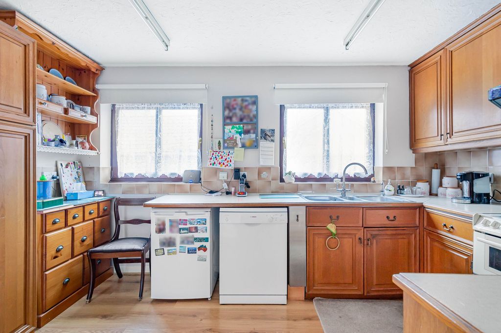 Property photo 3 of 24