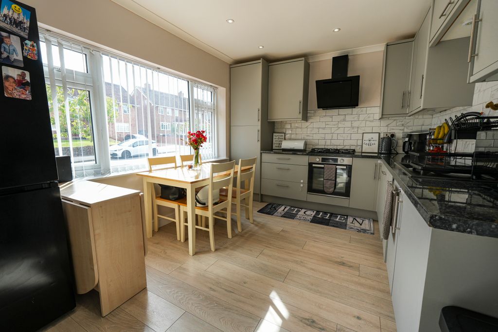 Property photo 2 of 18 Kitchen/Dining Room