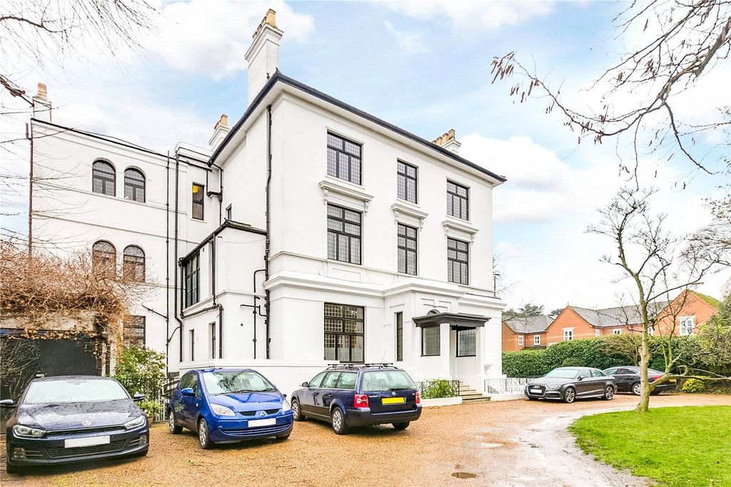 Property photo 1 of 12