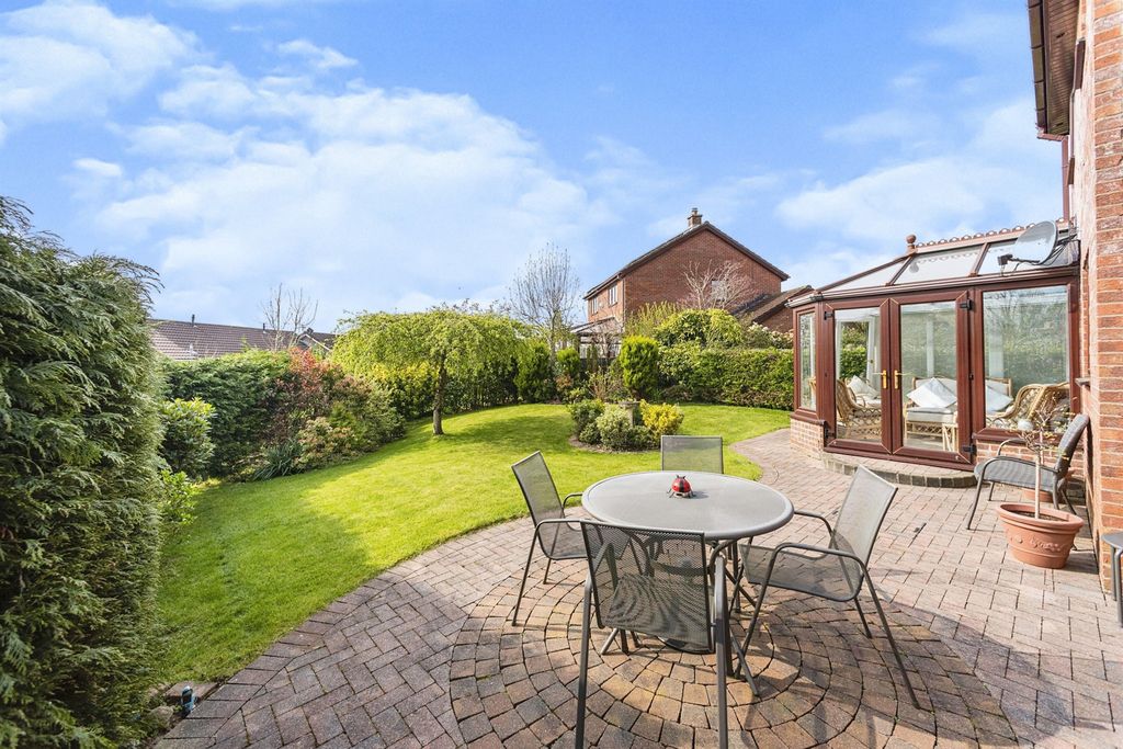 Property photo 3 of 32