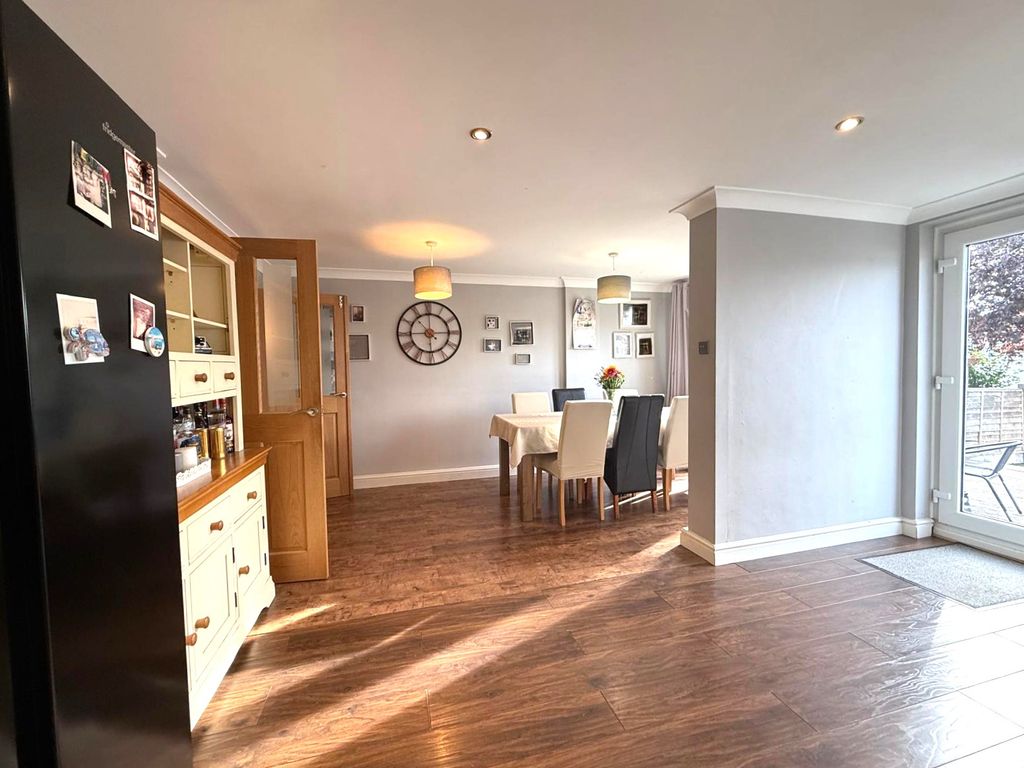 Property photo 3 of 18 Kitchen Dining Room
