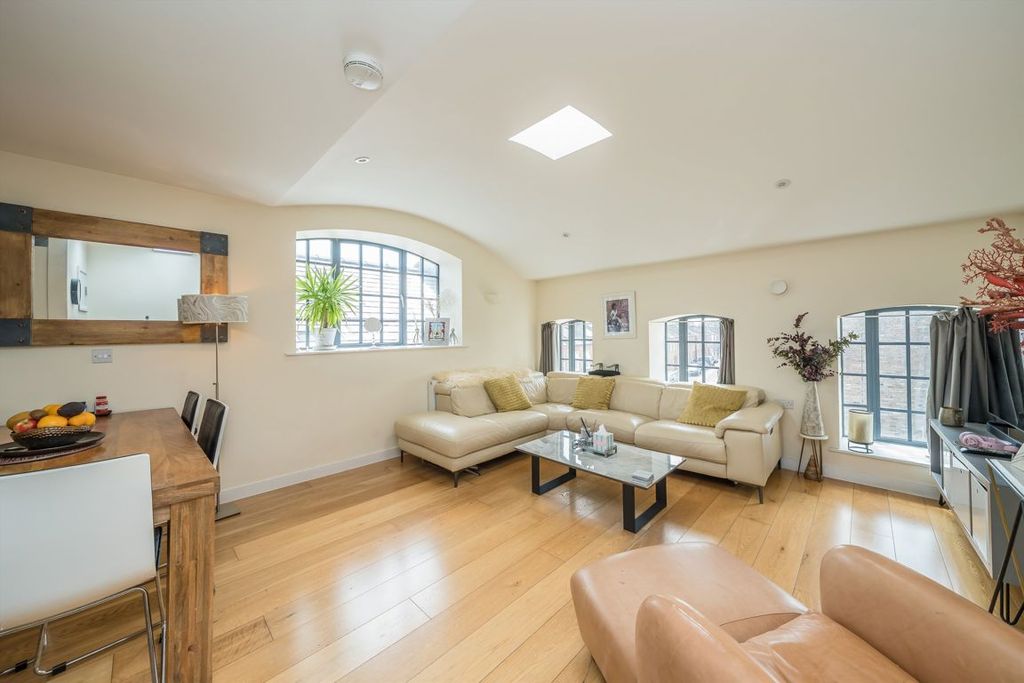 Property photo 2 of 6