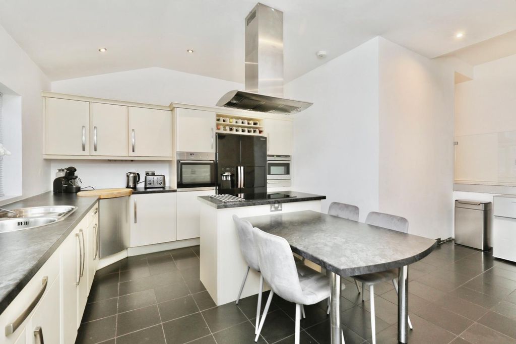Property photo 2 of 29 Dining Kitchen