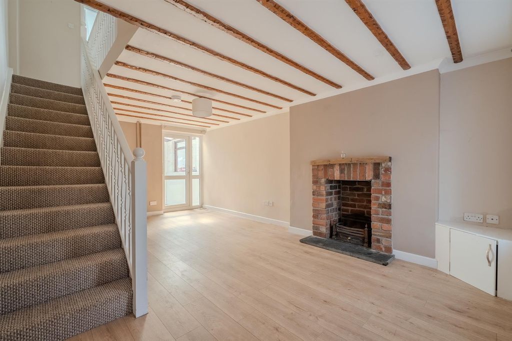 Property photo 2 of 18 14 King St-8.Jpg