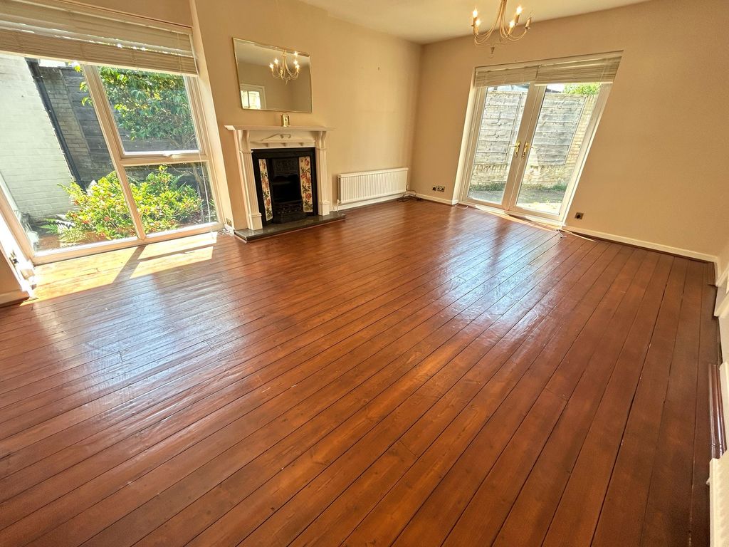 Property photo 3 of 34