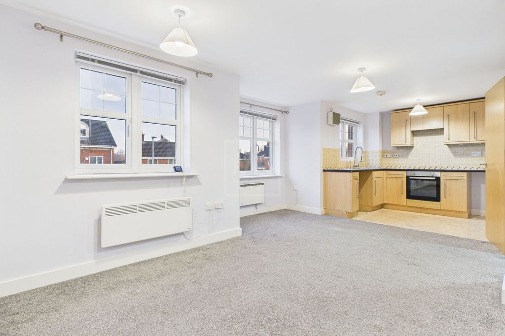 Property photo 2 of 14 Living Room/Kitchen