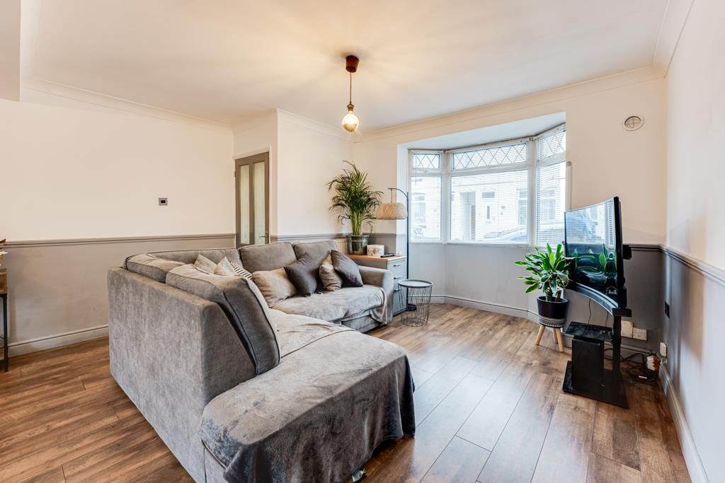 Property photo 3 of 22 23 Cambridge Street, Kettering-9.Jpg