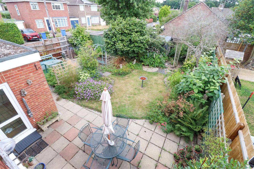 Property photo 2 of 24 Garden
