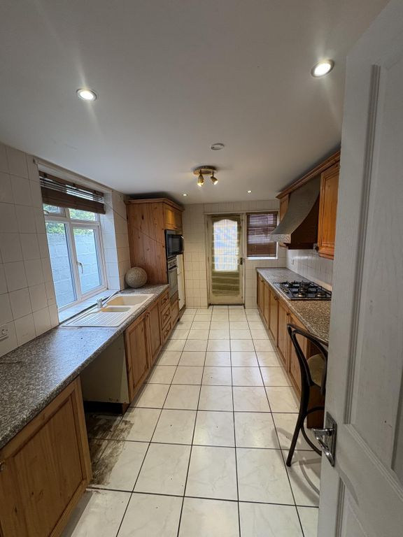 Property photo 1 of 7 3 Bedroom Terraced House For Sale In East Ham