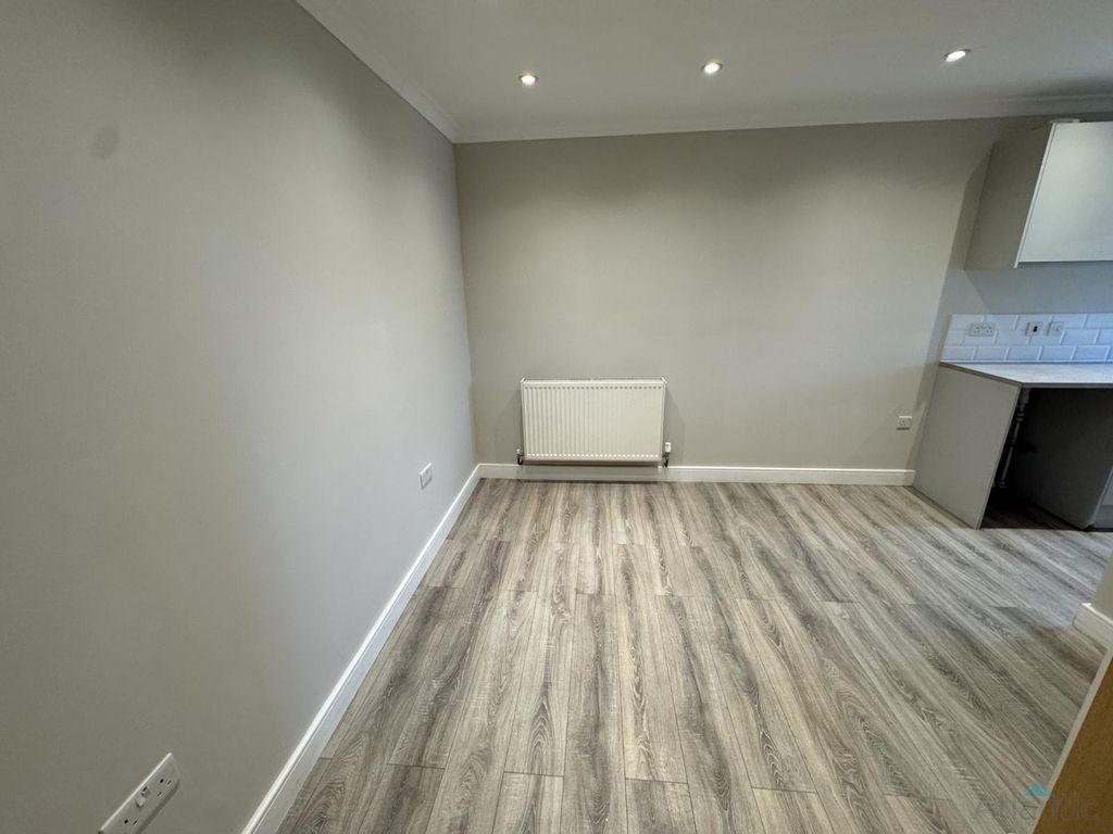 Property photo 3 of 5 Gallery