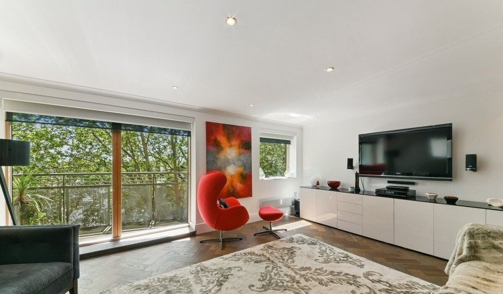 Property photo 3 of 9 Open Lounge Area