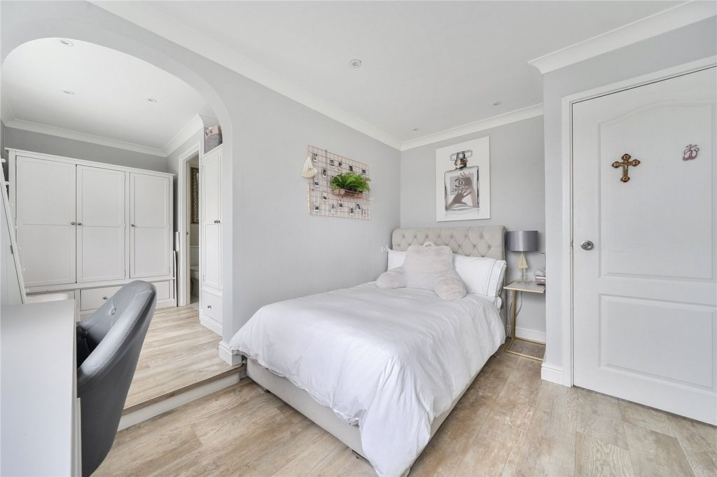 Additional image 12 of 5 bed detached house to rentChesterfield Drive, Sevenoaks, Kent TN13