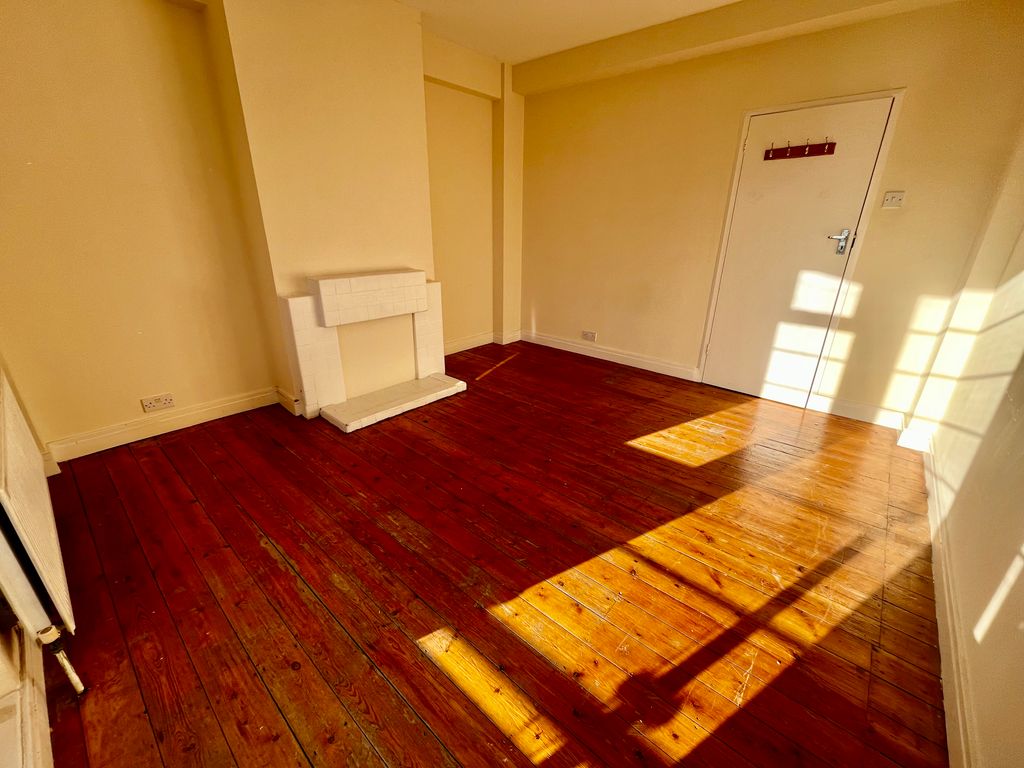 Property photo 3 of 9 Bedroom 1