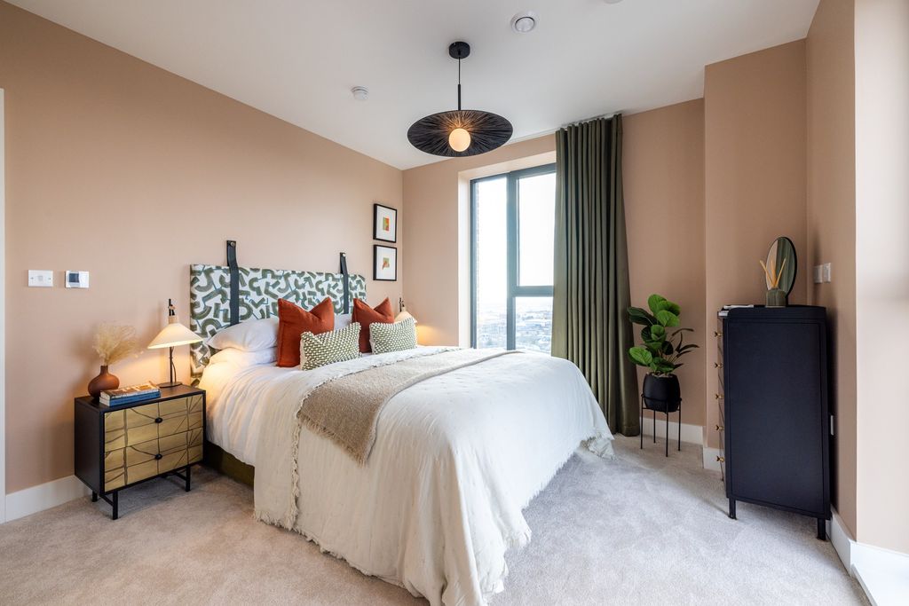 Property photo 1 of 13 Bedroom