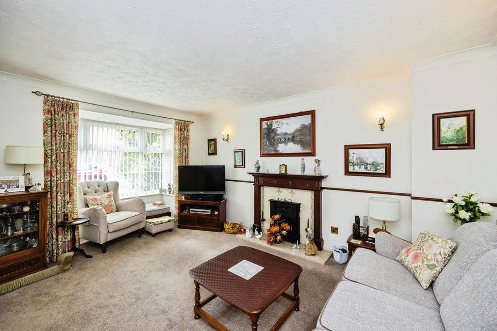 Property photo 2 of 17 Photo